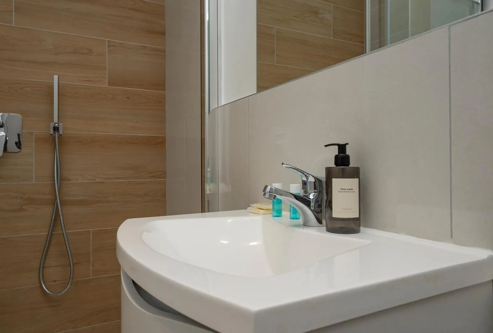 Luxury Apartment - Flumendosa 5 밀라노 0*,